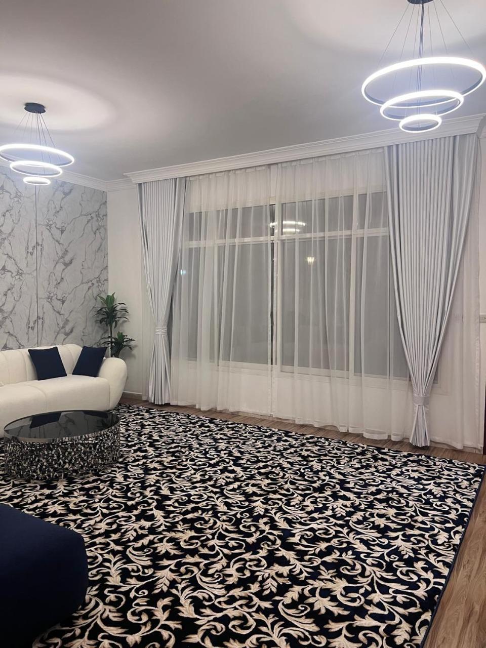 Villa Royal Line Llc